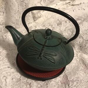 Dragonfly Cast Iron Teapot with Trivet
